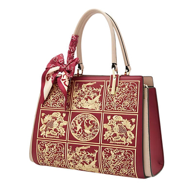 Vada™ – A unique crossbody bag with embroidery and a bow