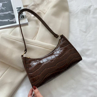 Georgina | A shiny shoulder bag with an alligator pattern