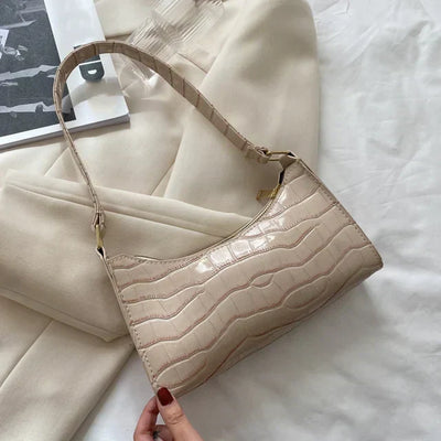 Georgina | A shiny shoulder bag with an alligator pattern