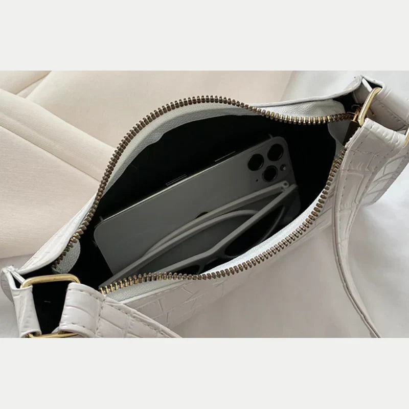 Georgina | A shiny shoulder bag with an alligator pattern