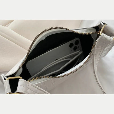 Georgina | A shiny shoulder bag with an alligator pattern