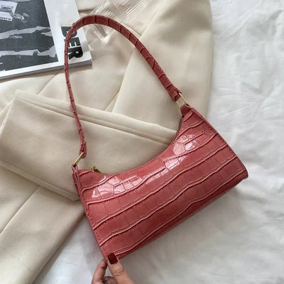 Georgina | A shiny shoulder bag with an alligator pattern