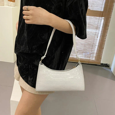 Georgina | A shiny shoulder bag with an alligator pattern