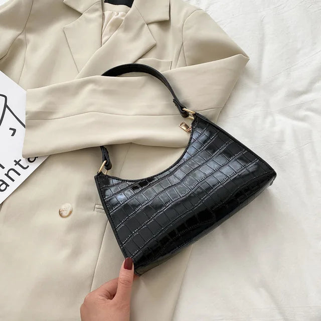 Georgina | A shiny shoulder bag with an alligator pattern