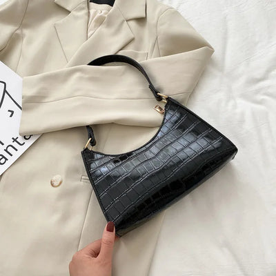 Georgina | A shiny shoulder bag with an alligator pattern
