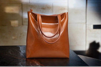 Celine - A classic tote bag in an elegant leather style