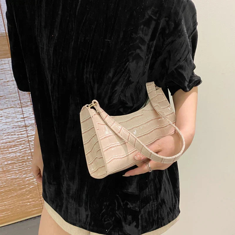 Georgina | A shiny shoulder bag with an alligator pattern