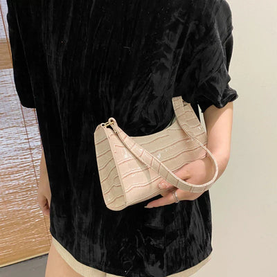Georgina | A shiny shoulder bag with an alligator pattern