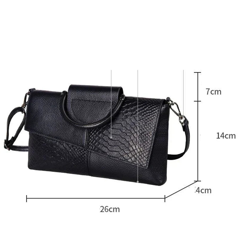 Audrey - Elegant black handbag with a leather finish