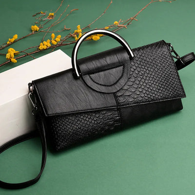 Audrey - Elegant black handbag with a leather finish