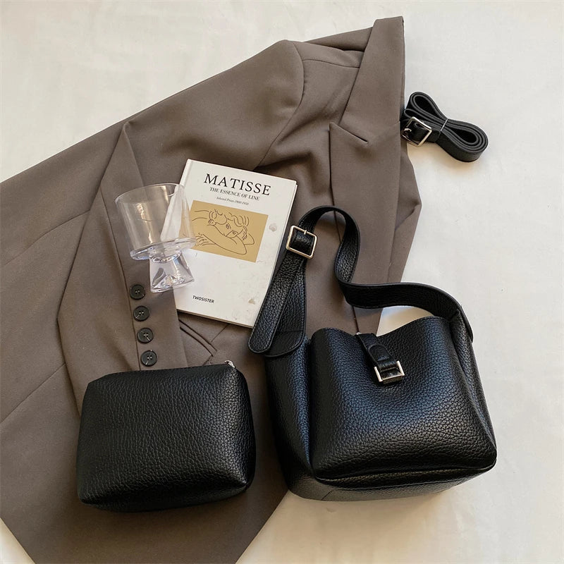 Saylor™ – Elegant bucket bag with a leather finish