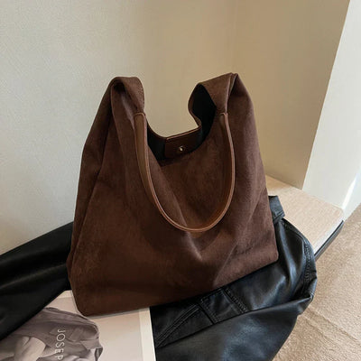 Emberlyn –Elegant, soft shoulder bag in a suede style