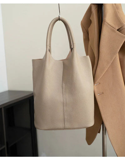 Mel – Luxurious light blue leather effect bucket bag