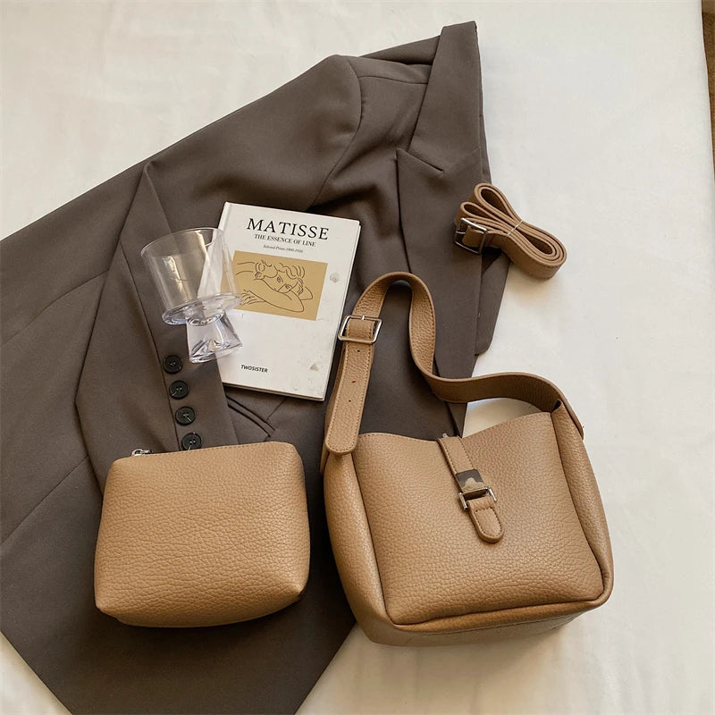 Saylor™ – Elegant bucket bag with a leather finish
