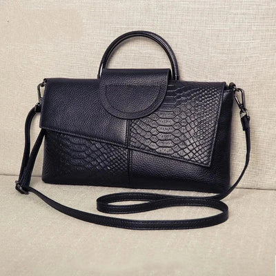Audrey - Elegant black handbag with a leather finish