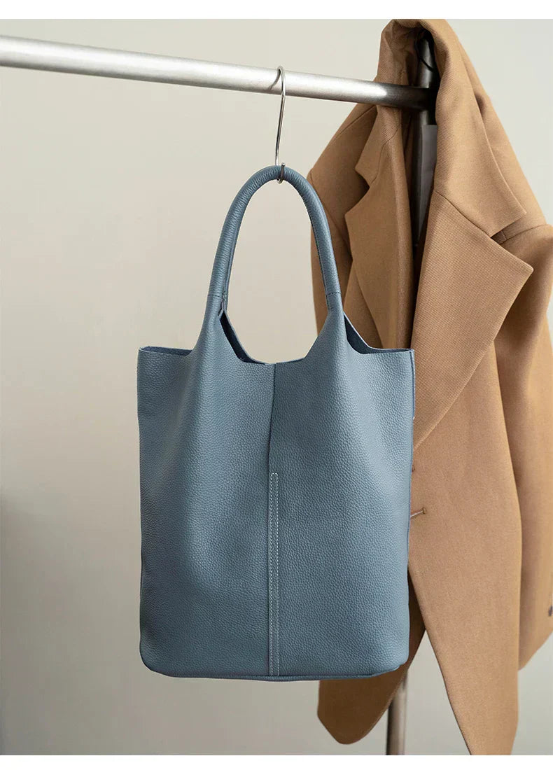 Mel – Luxurious light blue leather effect bucket bag