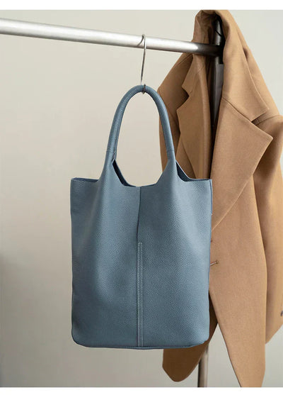 Mel – Luxurious light blue leather effect bucket bag