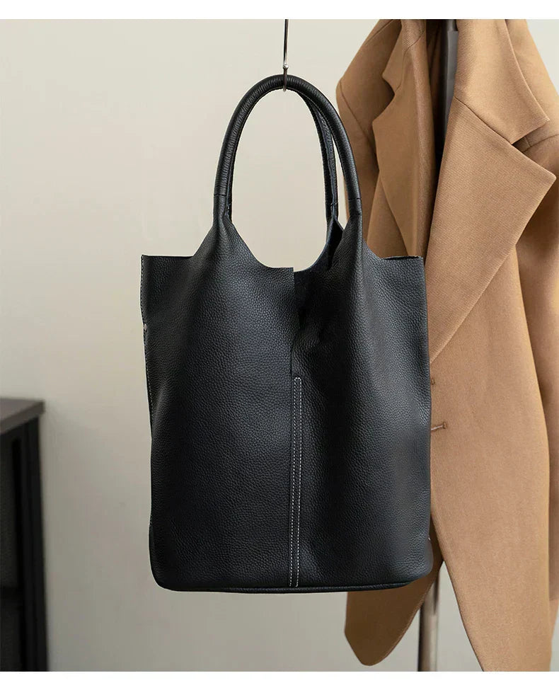 Mel – Luxurious light blue leather effect bucket bag