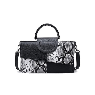 Audrey - Elegant black handbag with a leather finish