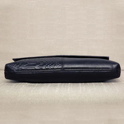 Audrey - Elegant black handbag with a leather finish