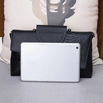 Audrey - Elegant black handbag with a leather finish