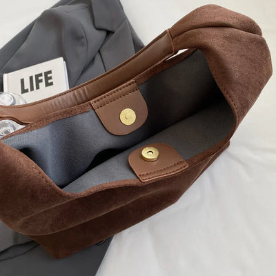 Emberlyn –Elegant, soft shoulder bag in a suede style