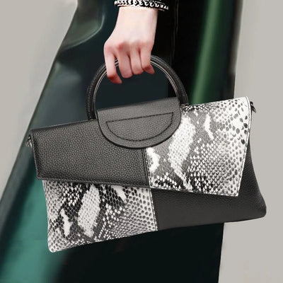 Audrey - Elegant black handbag with a leather finish