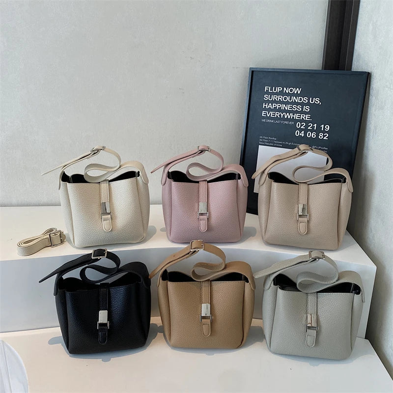 Saylor™ – Elegant bucket bag with a leather finish