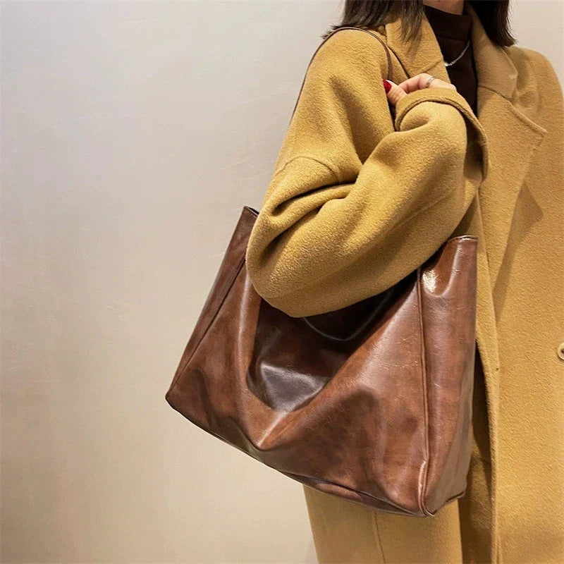 Capri™ - Elegant brown leather-effect tote bag