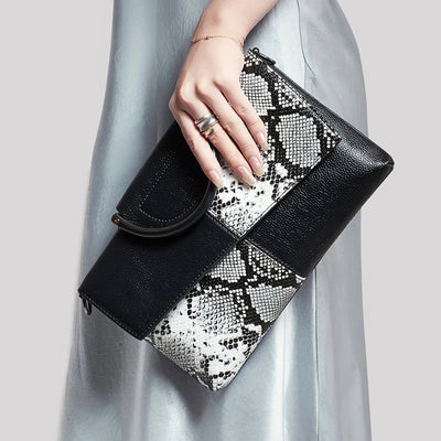 Audrey - Elegant black handbag with a leather finish