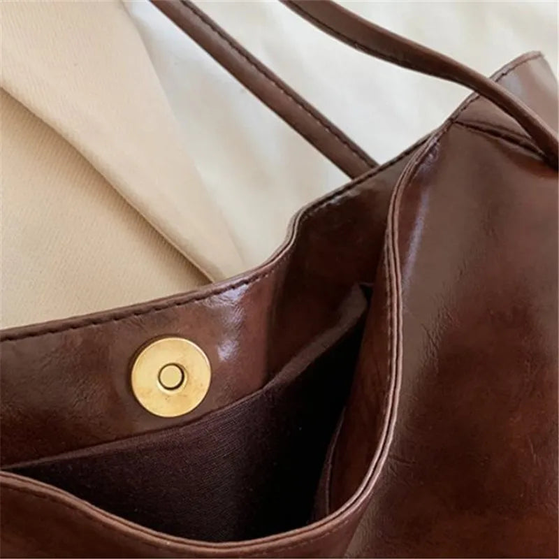 Capri™ - Elegant brown leather-effect tote bag